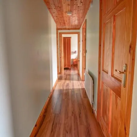 3 Bedroom Log Cabin - Sleeps 6 Kerrykeel